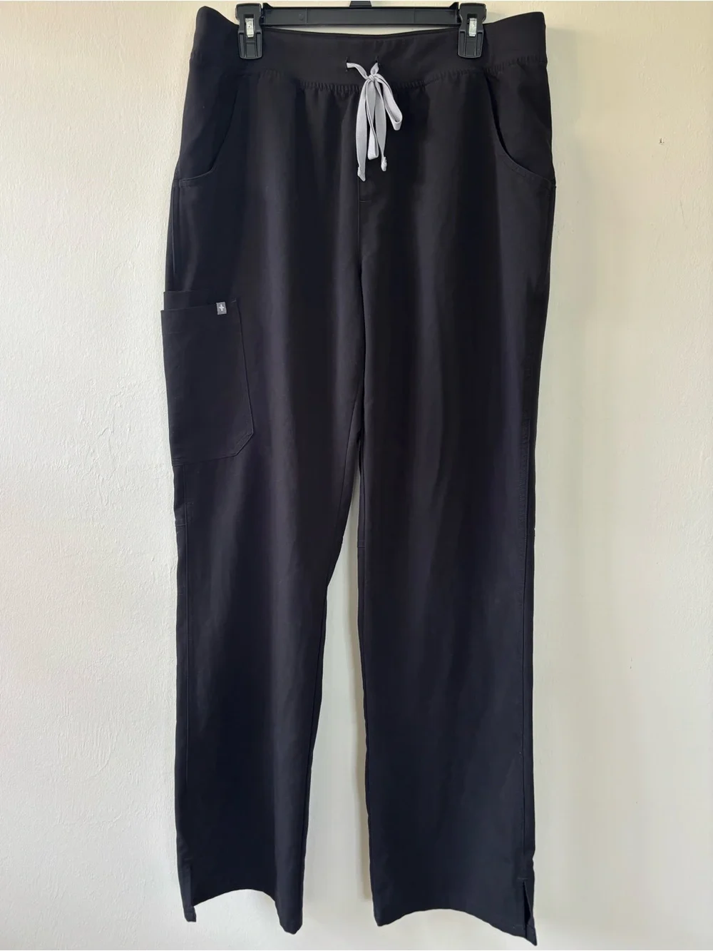 FIGS Men's Black Scrub Pants with Contrast Drawstring